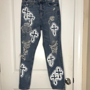 Hi, I’m selling these jeans!